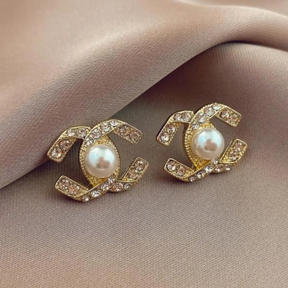 Jewelry - Elegant Gold Pearl Crystal Logo-Style Pearl Stud Earrings - Gold